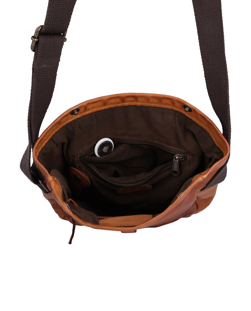 gusti-leder-auna-umh-ngetasche-doppelverschluss-airtag-fach image 3