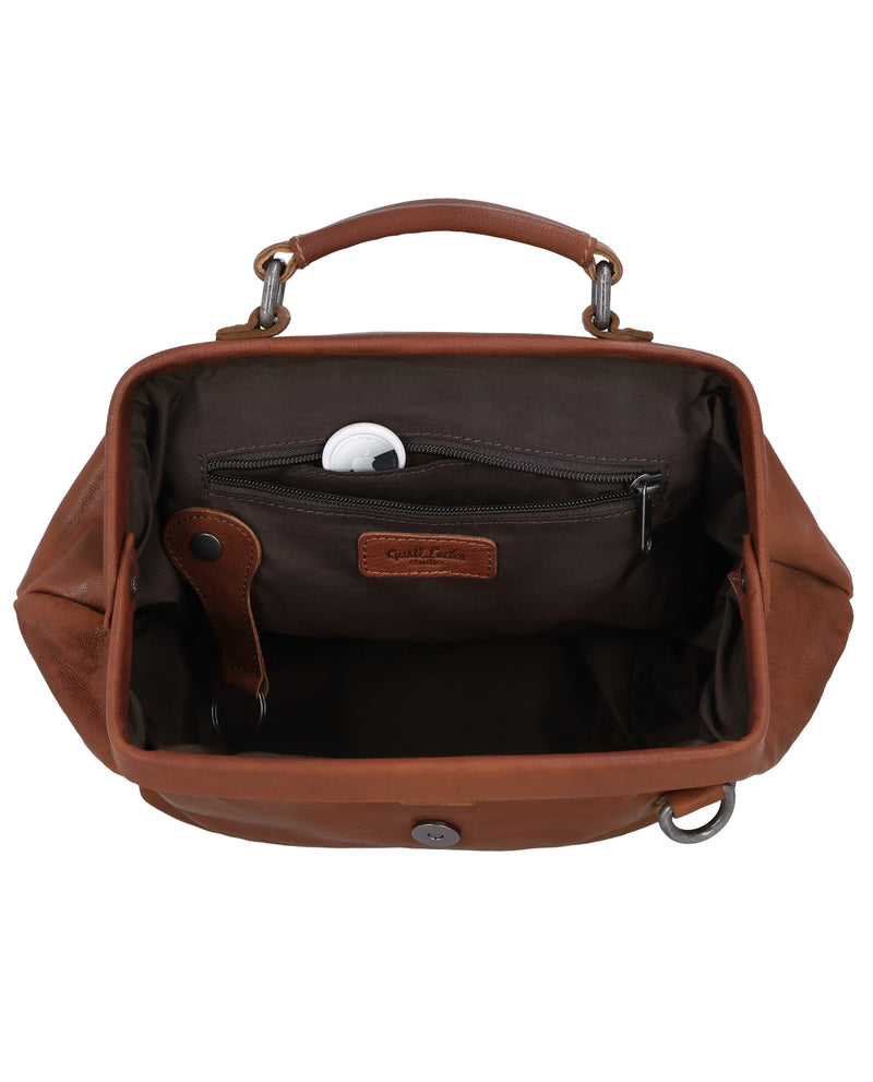 gusti-leder-lillith-handtasche-im-arztkoffer-stil-aus-leder image 3