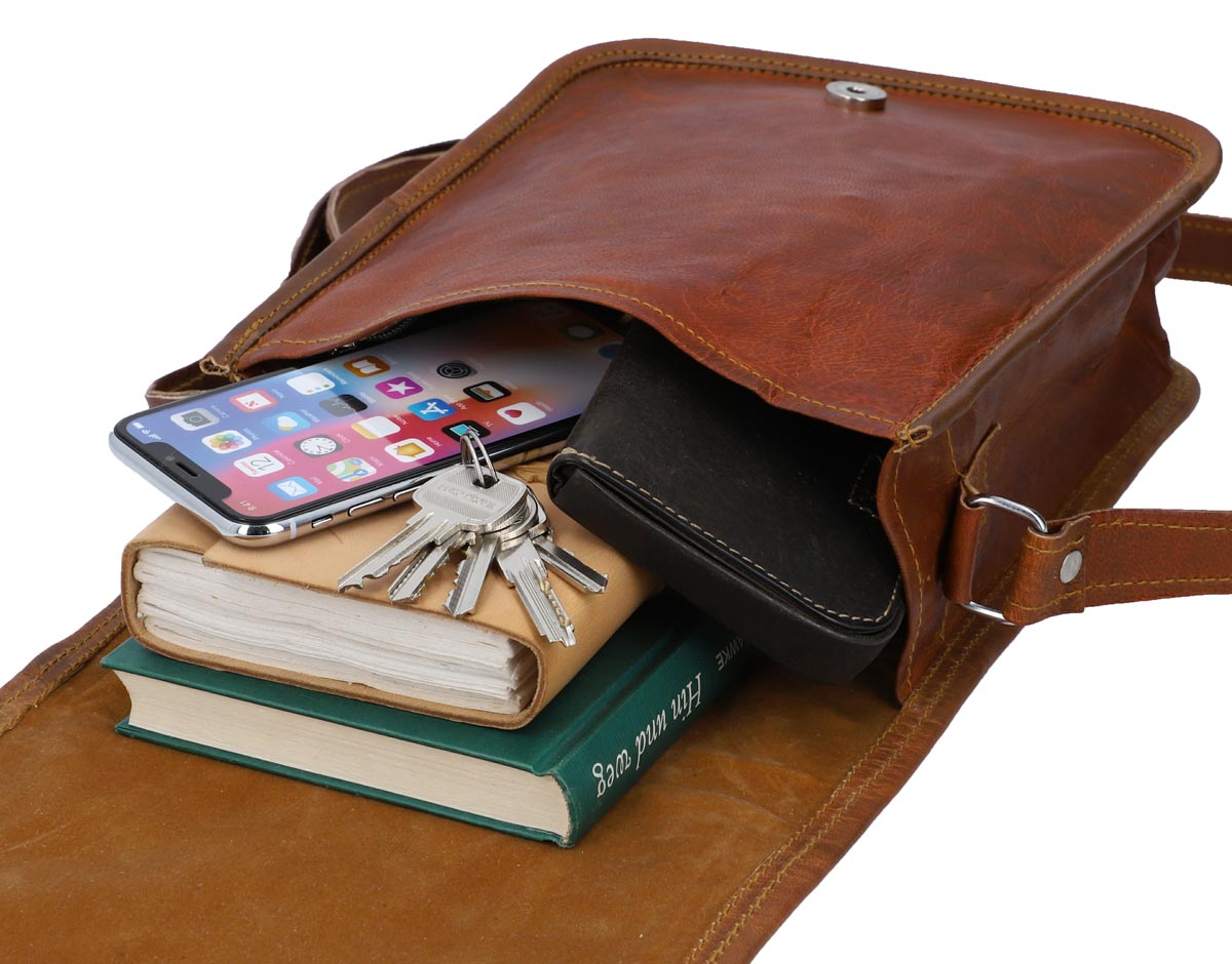 gusti-leder-helen-umh-ngetasche-ziegenleder-vintage-f-r-ipad-air image 8