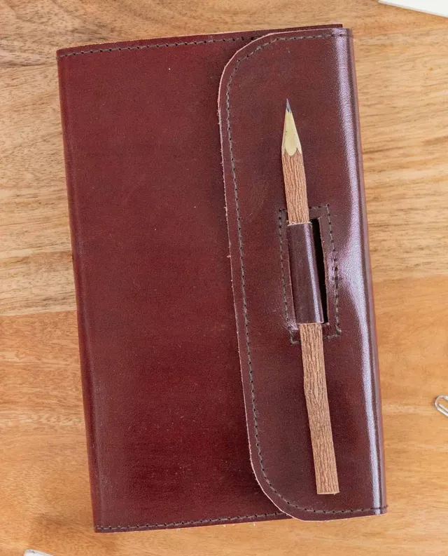 gusti-leder-tira-notizbuch-einband-aus-ziegenleder image 1