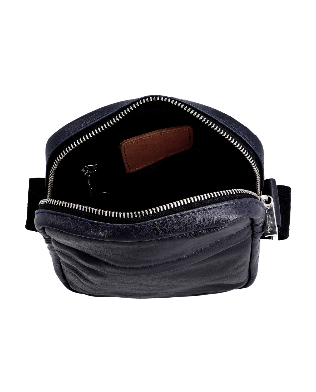 gusti-leder-karl-umh-ngetasche-schwarz-mit-airtag-fach image 5