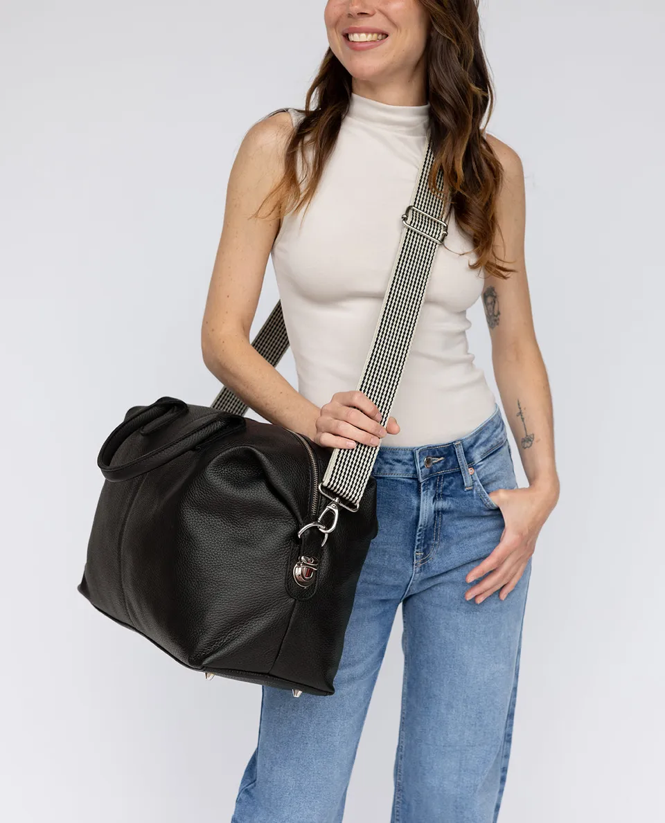 gusti-leder-doro-handtasche-damen-schwarzes-leder-mit-wechselriemen image 1
