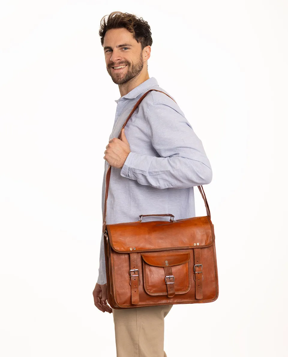 gusti-leder-finlay-15-umh-ngetasche-college-look-aus-leder image 1