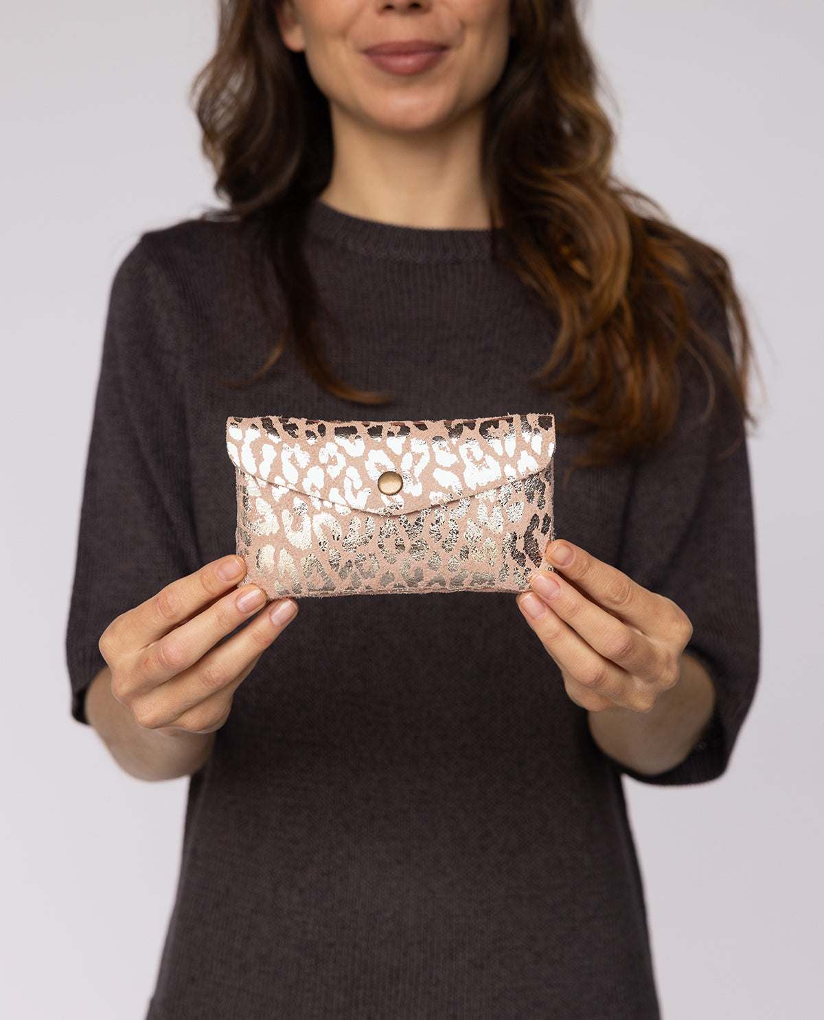gusti-leder-anela-aufbewahrungstasche-leder-mit-magnetverschluss-3 image 6