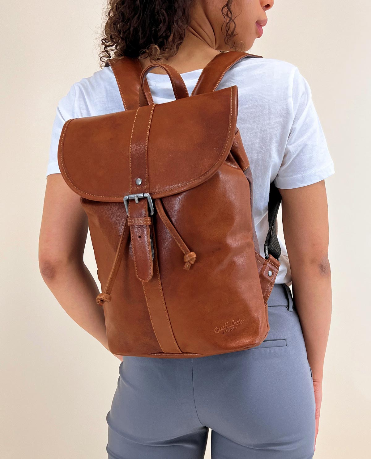 gusti-leder-bennett-cityrucksack-aus-echtleder-kompakt image 1