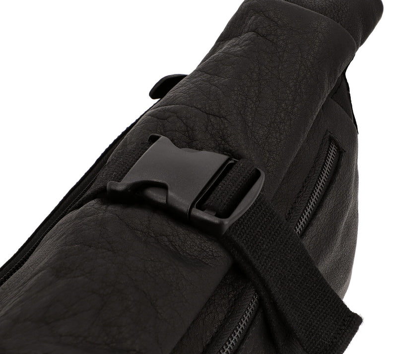 gusti-leder-luis-roll-top-schultertasche-aus-leder image 2