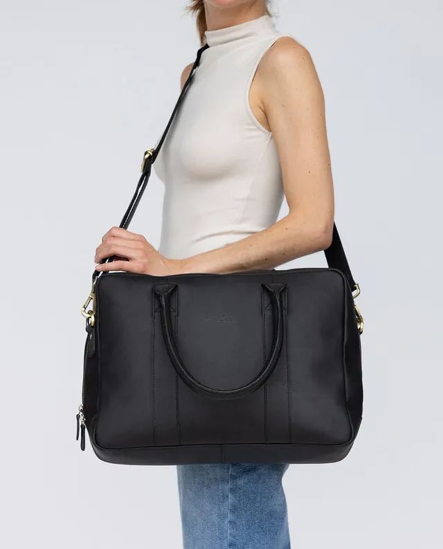 gusti-leder-fynn-laptoptasche-business-leder-schwarz-mit-airtag-fach-und-trolley image 1