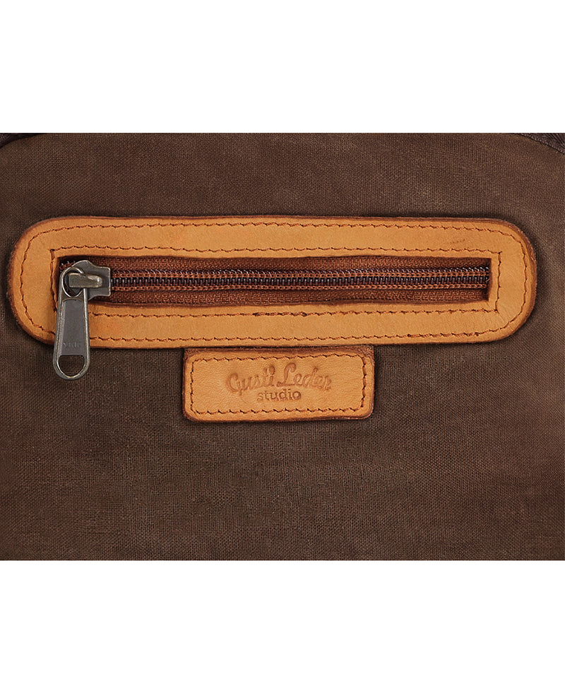 gusti-leder-dominic-handtasche-aus-leder-kompakte-casual-umh-ngetasche image 3