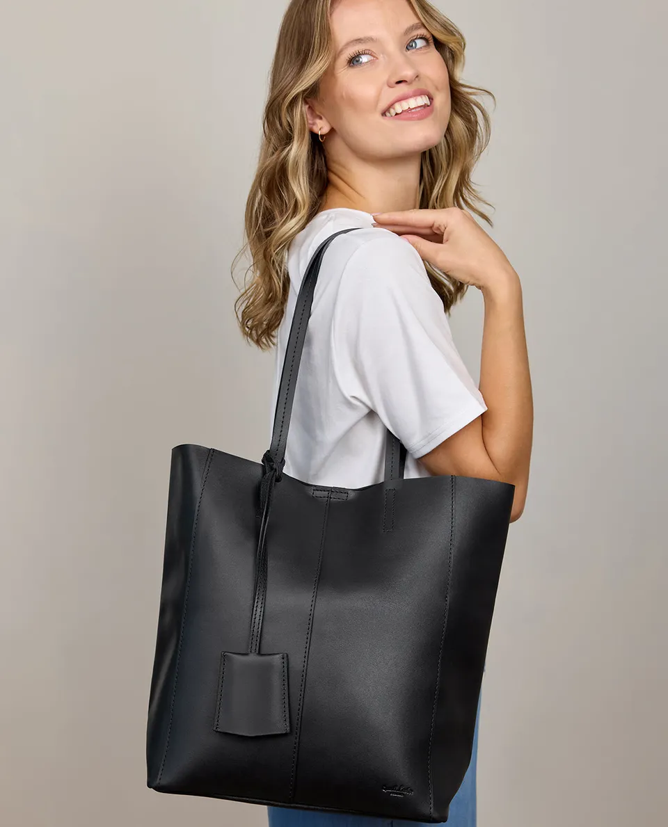 gusti-leder-cassidy-shopper-handtasche-aus-leder image 1