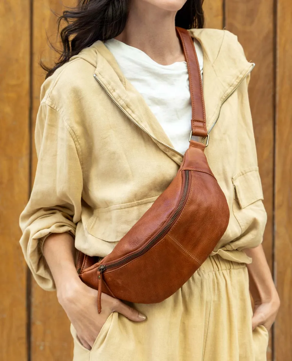 gusti-leder-cillian-g-rteltasche-bauchtasche-outlet image 1