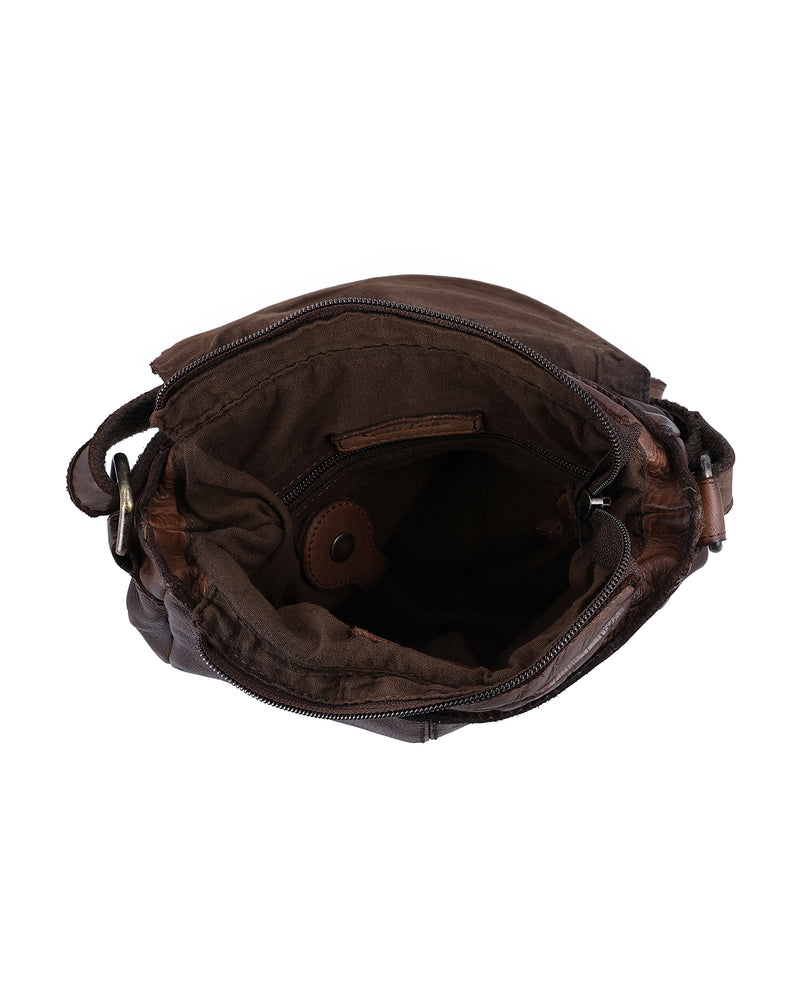 gusti-leder-candice-handtasche-aus-waschleder-kompakt image 3