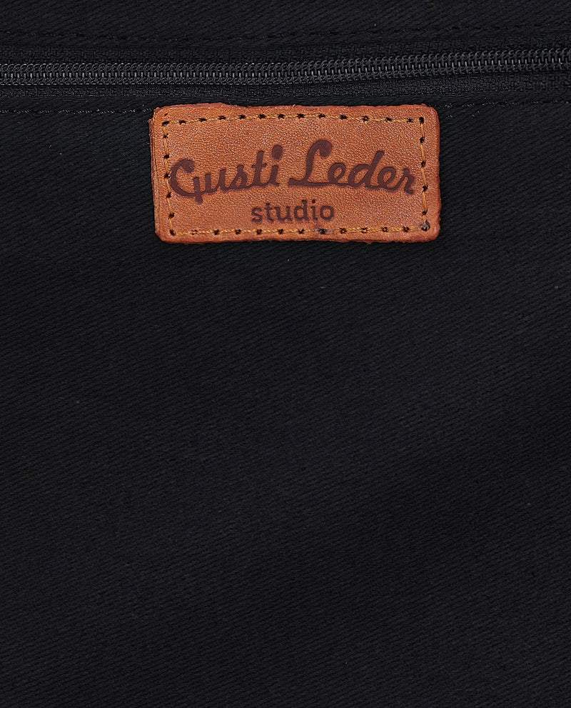 gusti-leder-giulia-umh-ngetasche-rindsleder-mit-airtag-fach image 4