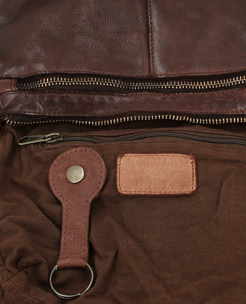 gusti-leder-veronika-clutch-und-umh-ngetasche-aus-waschleder image 4