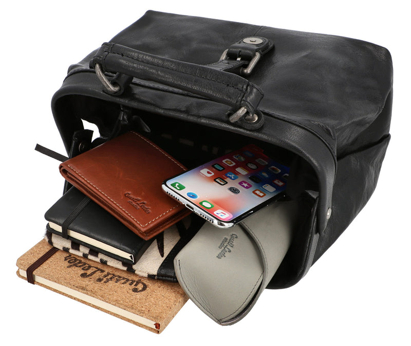 gusti-leder-lillith-handtasche-im-arztkoffer-stil-aus-b-ffelleder-schwarz image 3