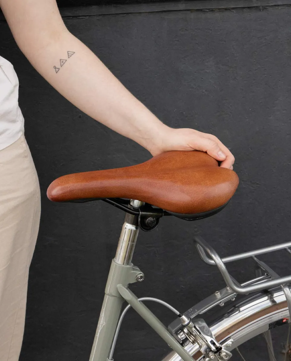 gusti-leder-regina-s-komfort-ledersattel-f-r-citybike-aufrechte-sitzposition image 1