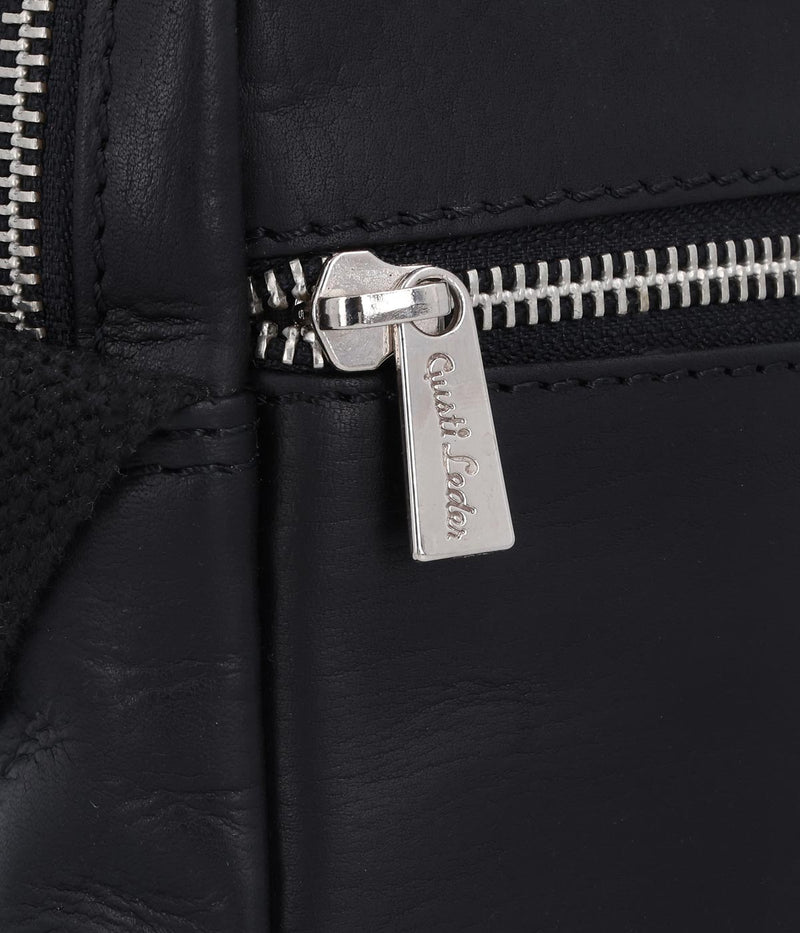 gusti-leder-karl-handtasche-aus-schwarzem-leder-klassisch image 2