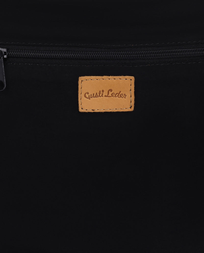 gusti-leder-marthe-handtasche-gr-n-aus-echtleder-mit-airtag-fach image 2