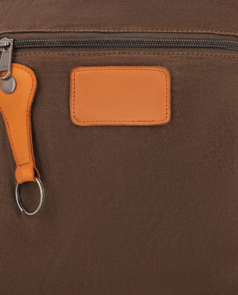 gusti-leder-veha-umh-ngetasche-leder-mit-airtag-fach image 3