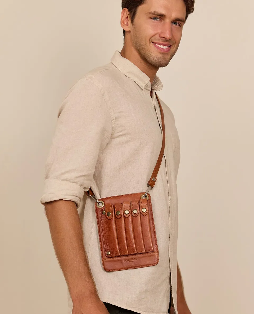 gusti-leder-pino-werkzeugtasche-aus-leder-braun-friseur-make-up-tasche image 1