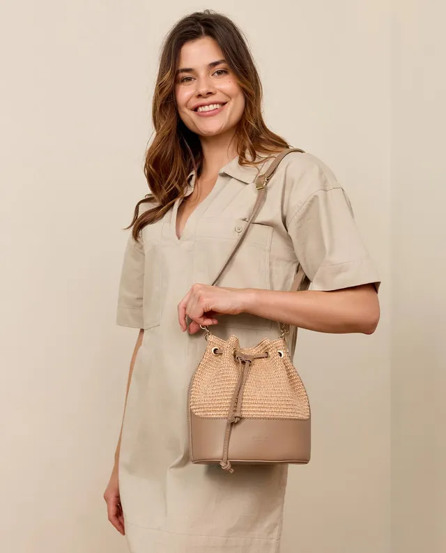 gusti-leder-nuria-beuteltasche-raffia-lederboden-natur image 1
