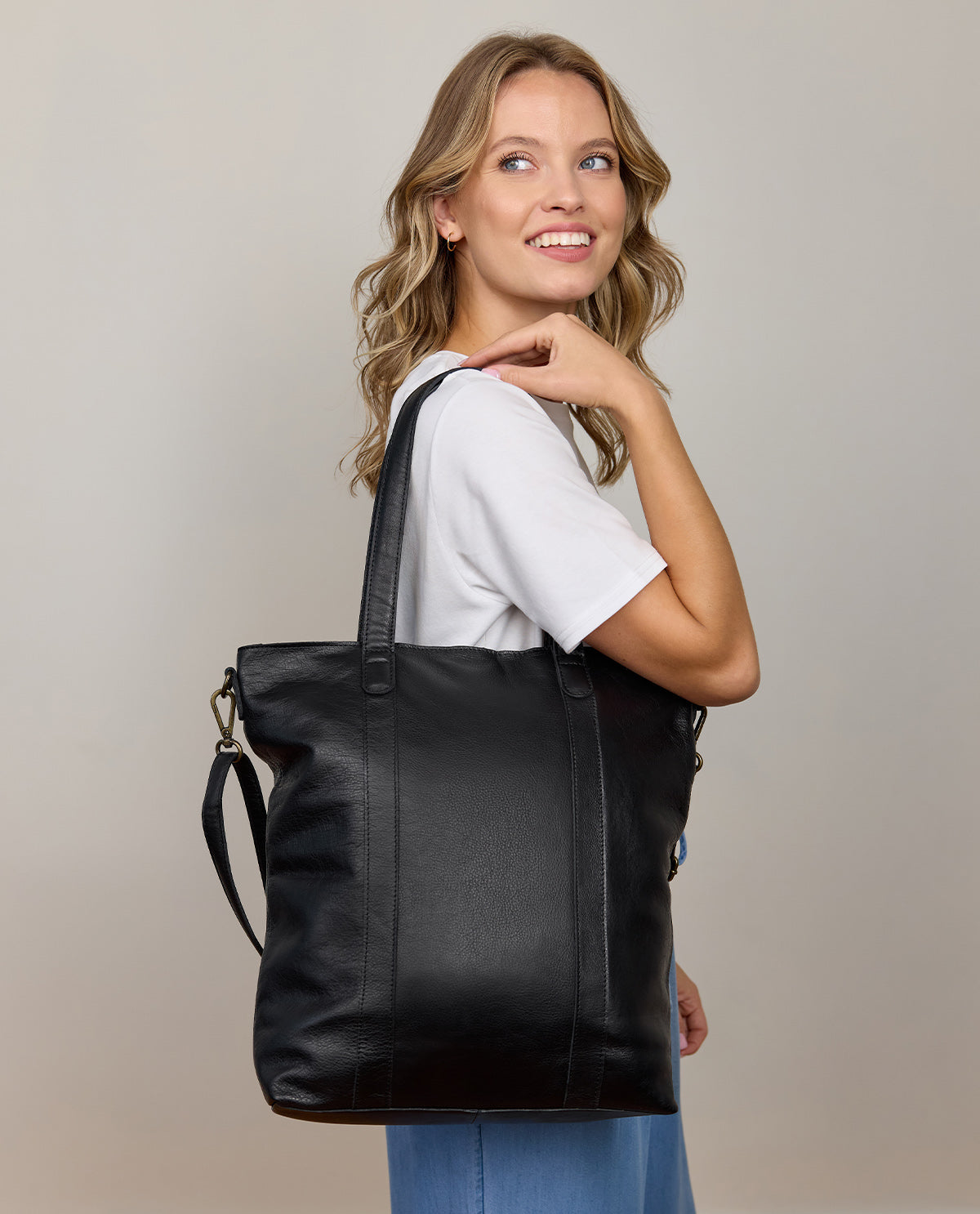gusti-leder-paris-shopper-tasche-aus-b-ffelleder-f-r-15-zoll-laptop image 1