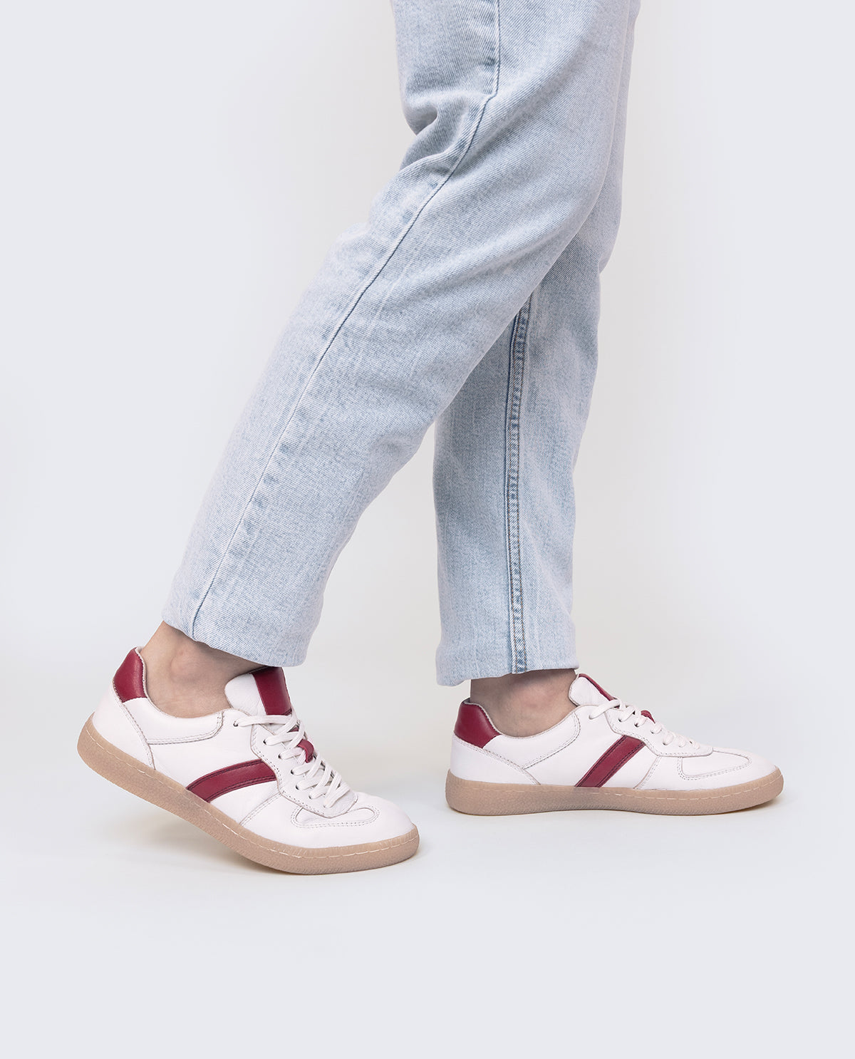 gusti-leder-charline-damen-sneaker-wei-leder-mit-roten-akzenten image 2