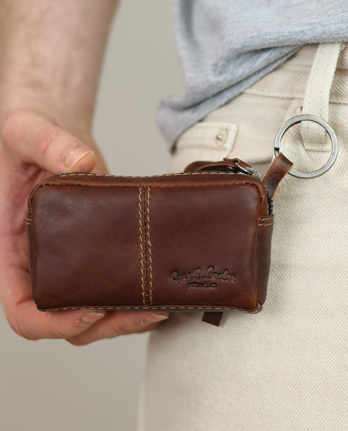 gusti-leder-butler-schl-sseletui-aus-leder-mit-rei-verschlussfach-2 image 1