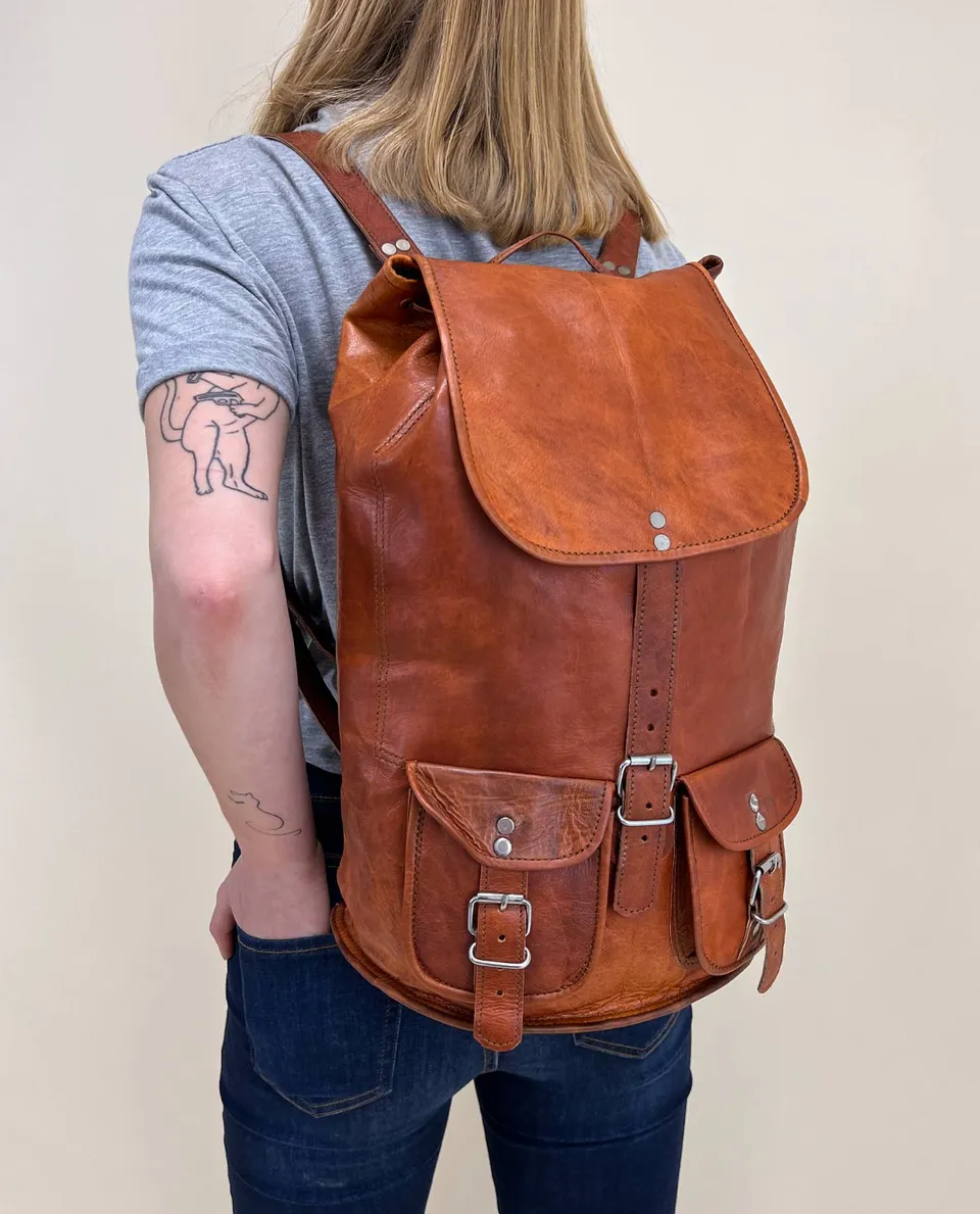 gusti-leder-louis-rucksack-aus-ziegenleder-in-braun image 1