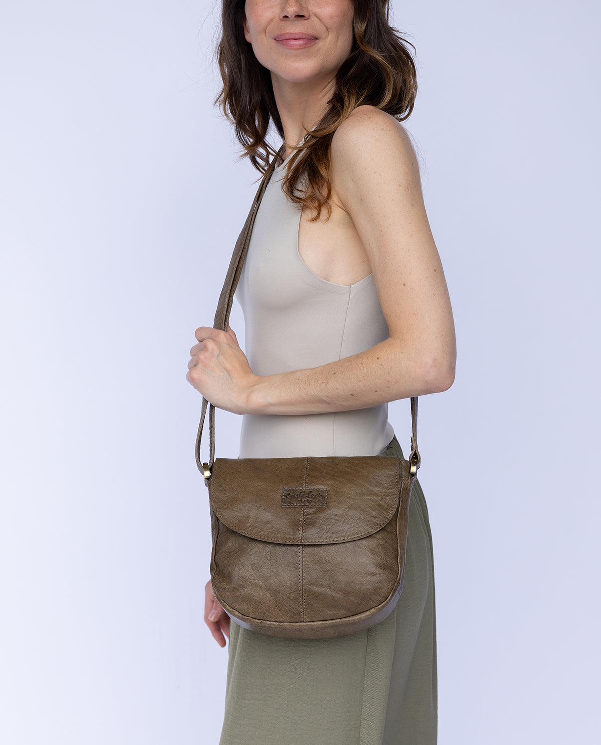 gusti-leder-benja-mini-handtasche-damen-echtleder-mit-verstellbarem-schulterriem image 1