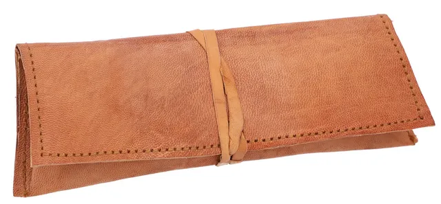 gusti-leder-felix-stiftemappe-aus-leder-im-wickel-design image 1