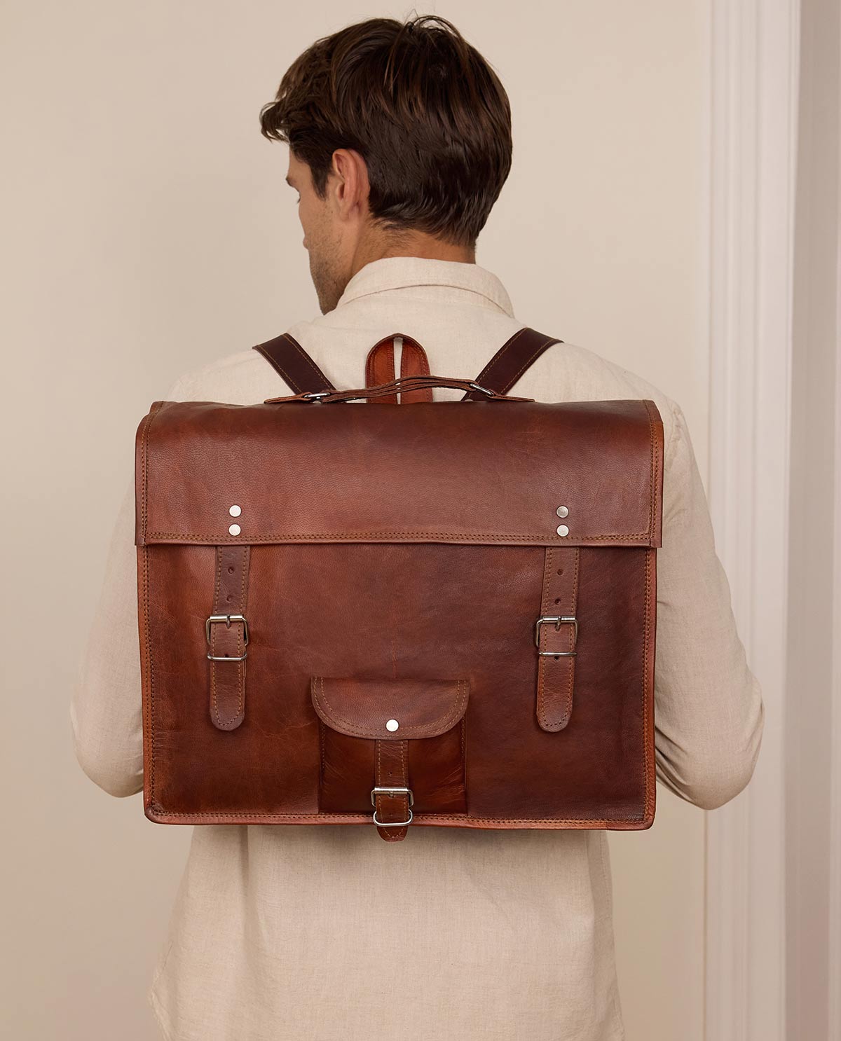 gusti-leder-cairo-rucksack-aus-braunem-leder image 1