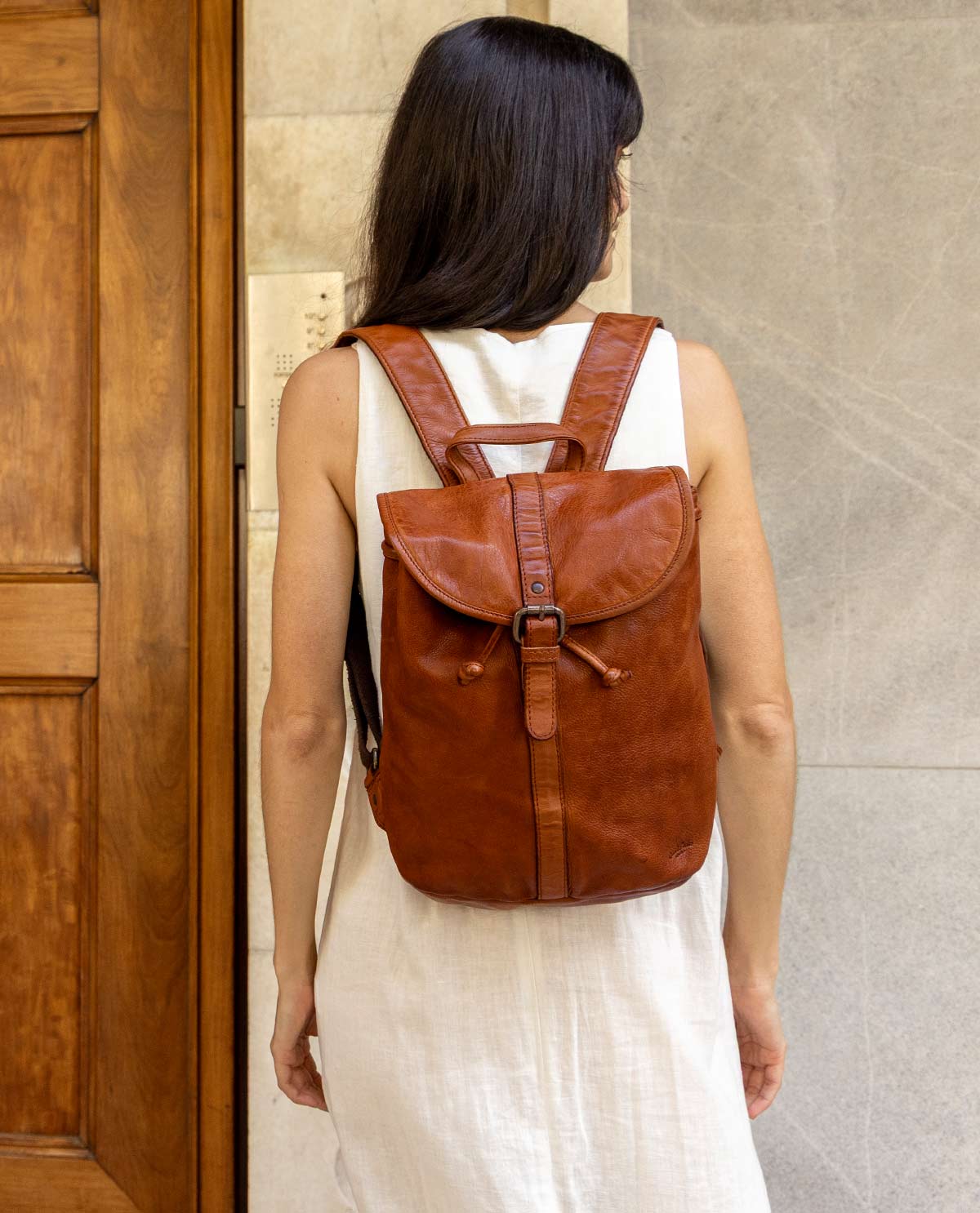 gusti-leder-bennett-cityrucksack-lederrucksack-kompakt-echtleder image 1