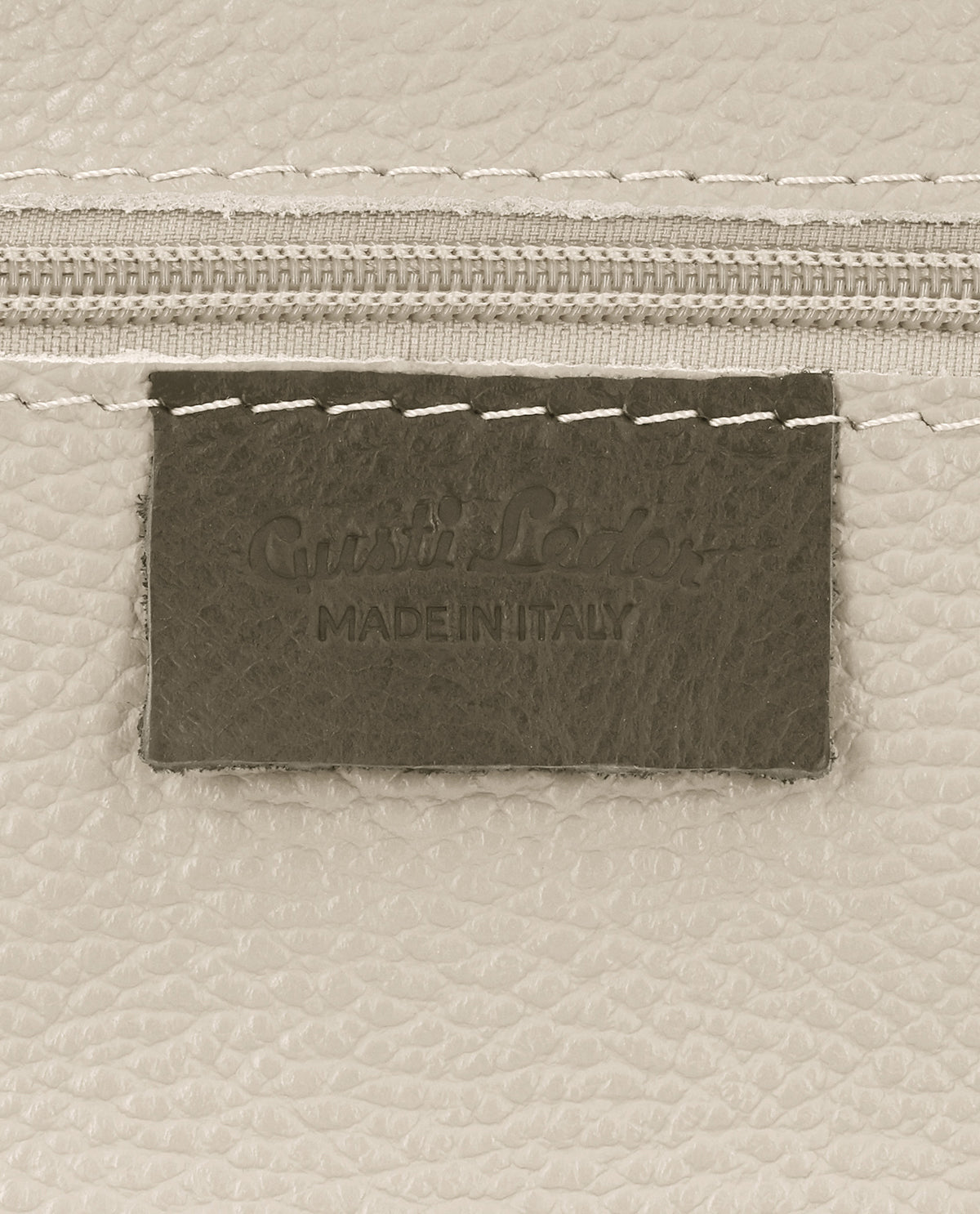 gusti-leder-vilma-handtasche-beige-leder-damen-magnetverschluss image 6
