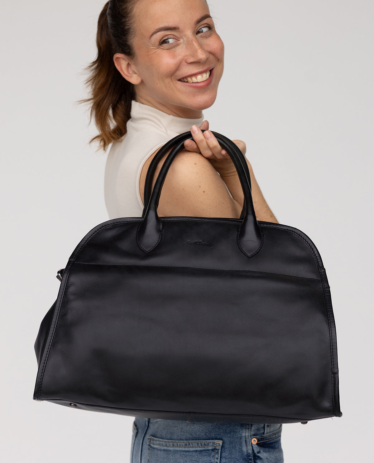 gusti-leder-katrin-handtasche-damen-rindsleder-schwarz image 5