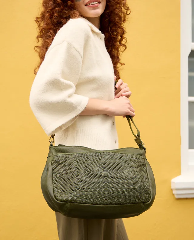 gusti-leder-ulla-handtasche-gro-gr-n-washed-leder-mit-airtag-fach image 1