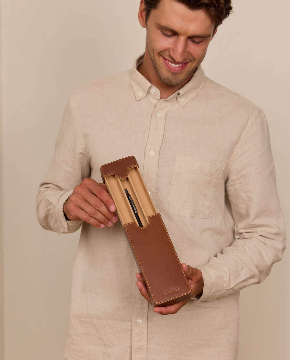 gusti-leder-nojan-leder-etui-f-r-schreibger-te image 1