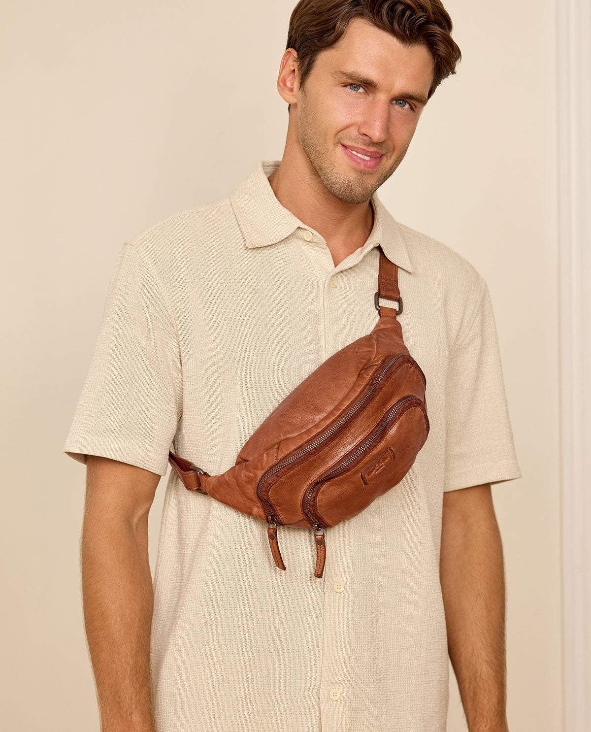 gusti-leder-sverre-bauchtasche-aus-rindsleder-im-vintage-look image 1