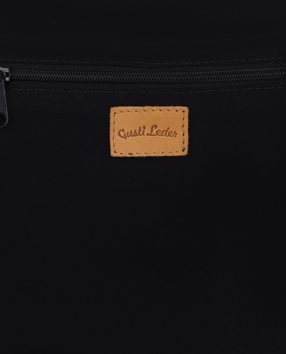 gusti-leder-marthe-damen-handtasche-gr-n-leder-mit-airtag-fach image 5