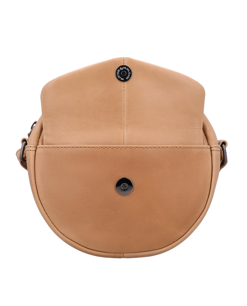 gusti-leder-tora-kleine-schultertasche-damen-aus-rindsleder-beige image 2
