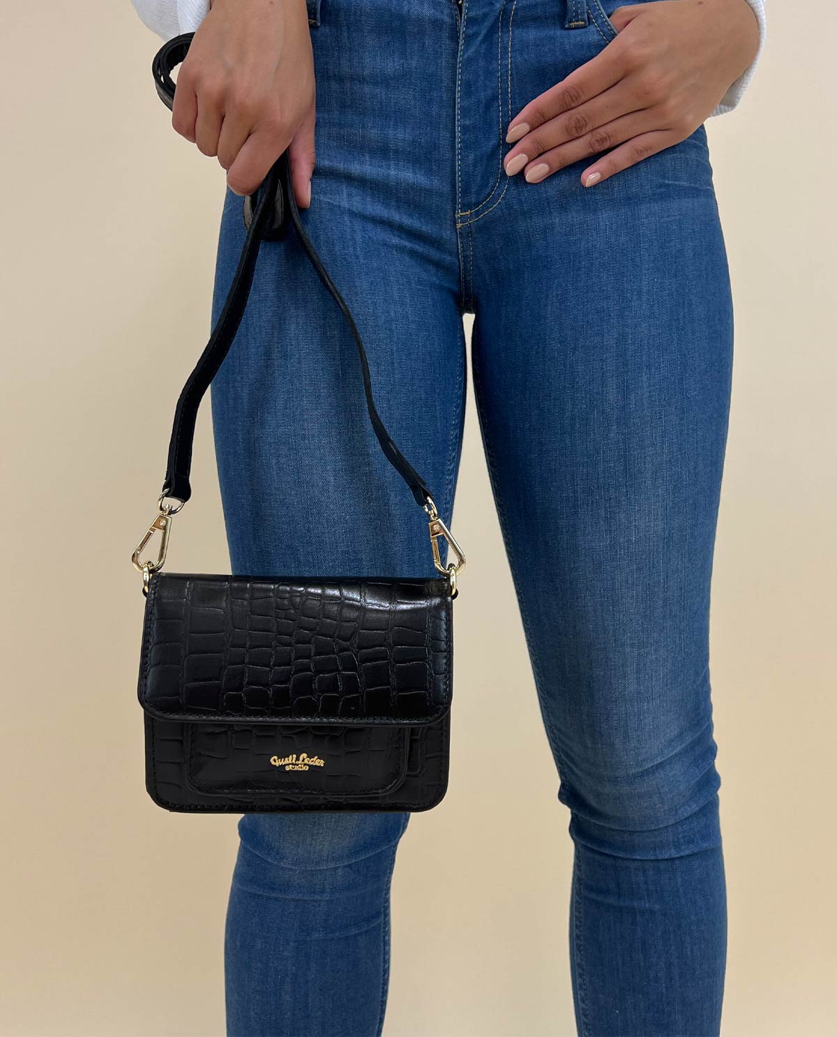 gusti-leder-anouk-crossbody-bag-damen-krokopr-gung image 1