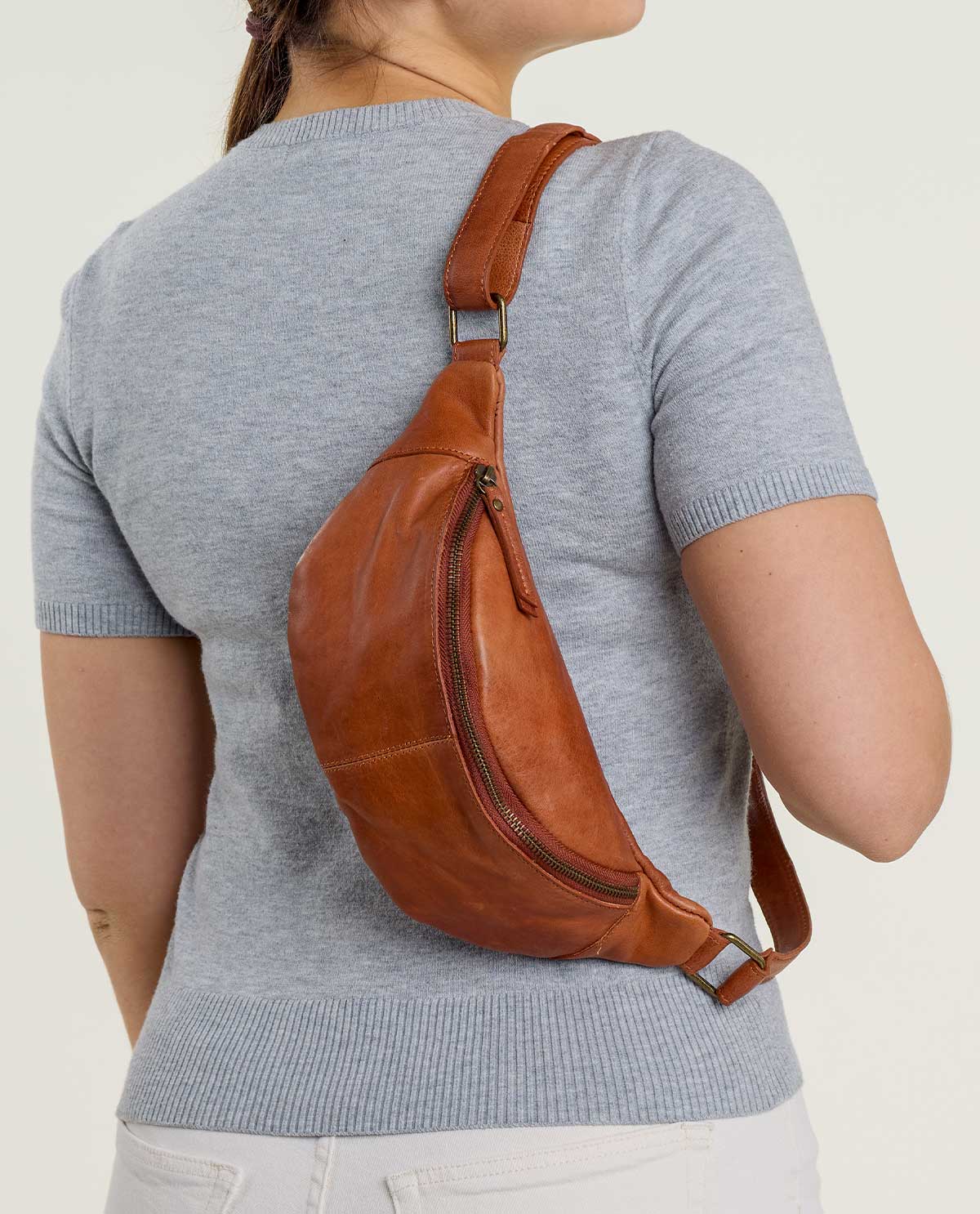 gusti-leder-cillian-g-rteltasche-bauchtasche-outlet image 4
