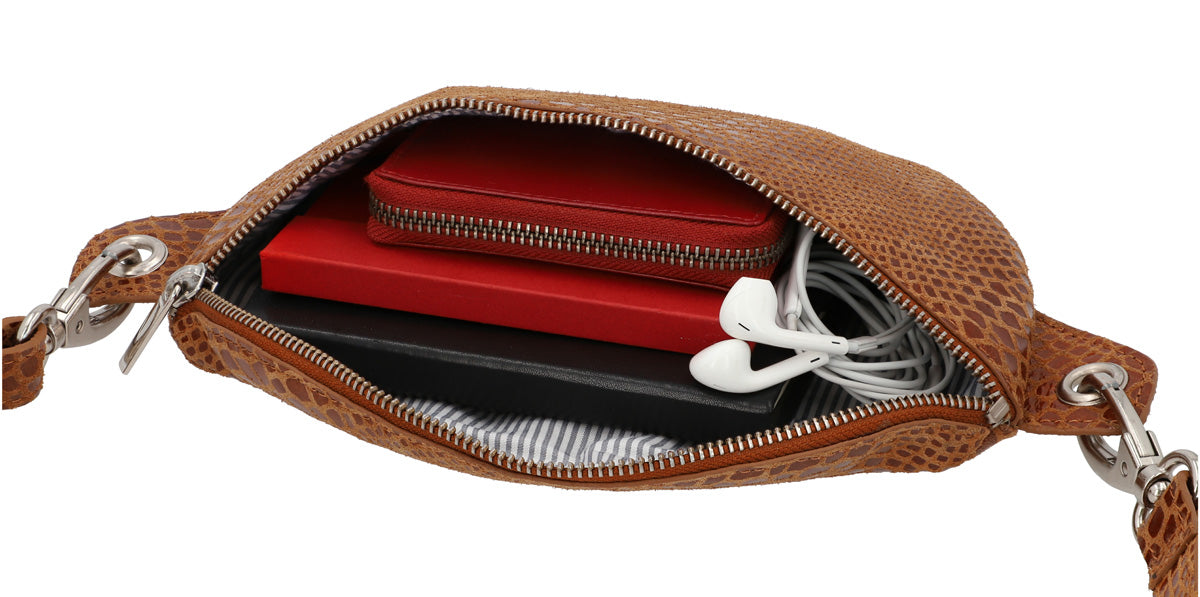 gusti-leder-rosamonde-g-rteltasche-belt-bag-schlangen-optik-outlet image 5