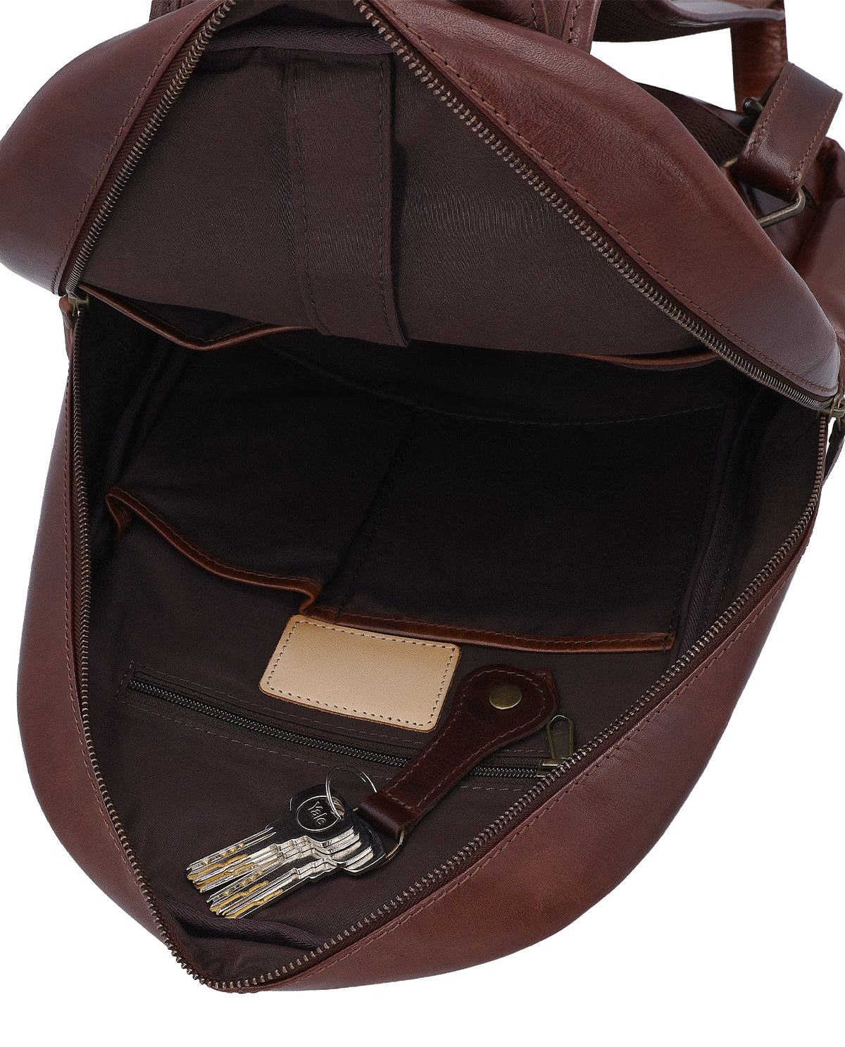 gusti-leder-klaas-rucksack-aus-leder-mit-laptopfach-und-airtag-fach image 7