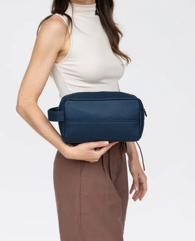 gusti-leder-hermann-waschtasche-herren-dunkelblau-leder image 1