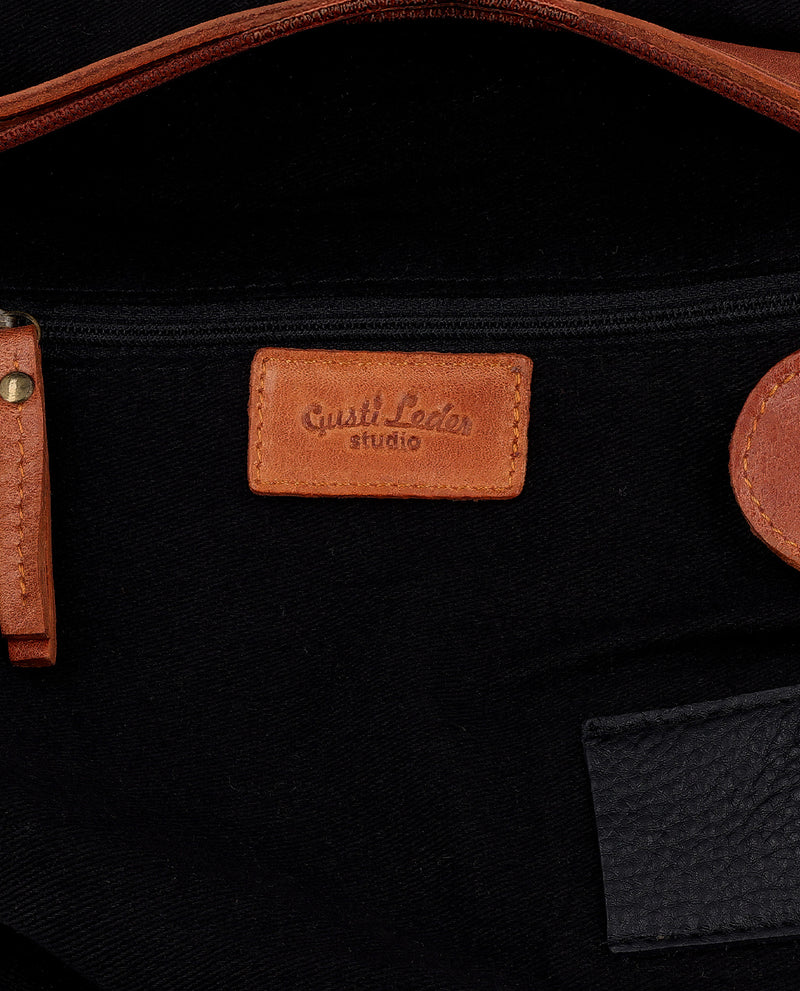 gusti-leder-candice-crossbody-umh-ngetasche-kompakt-mit-verstellbarem-riemen image 4