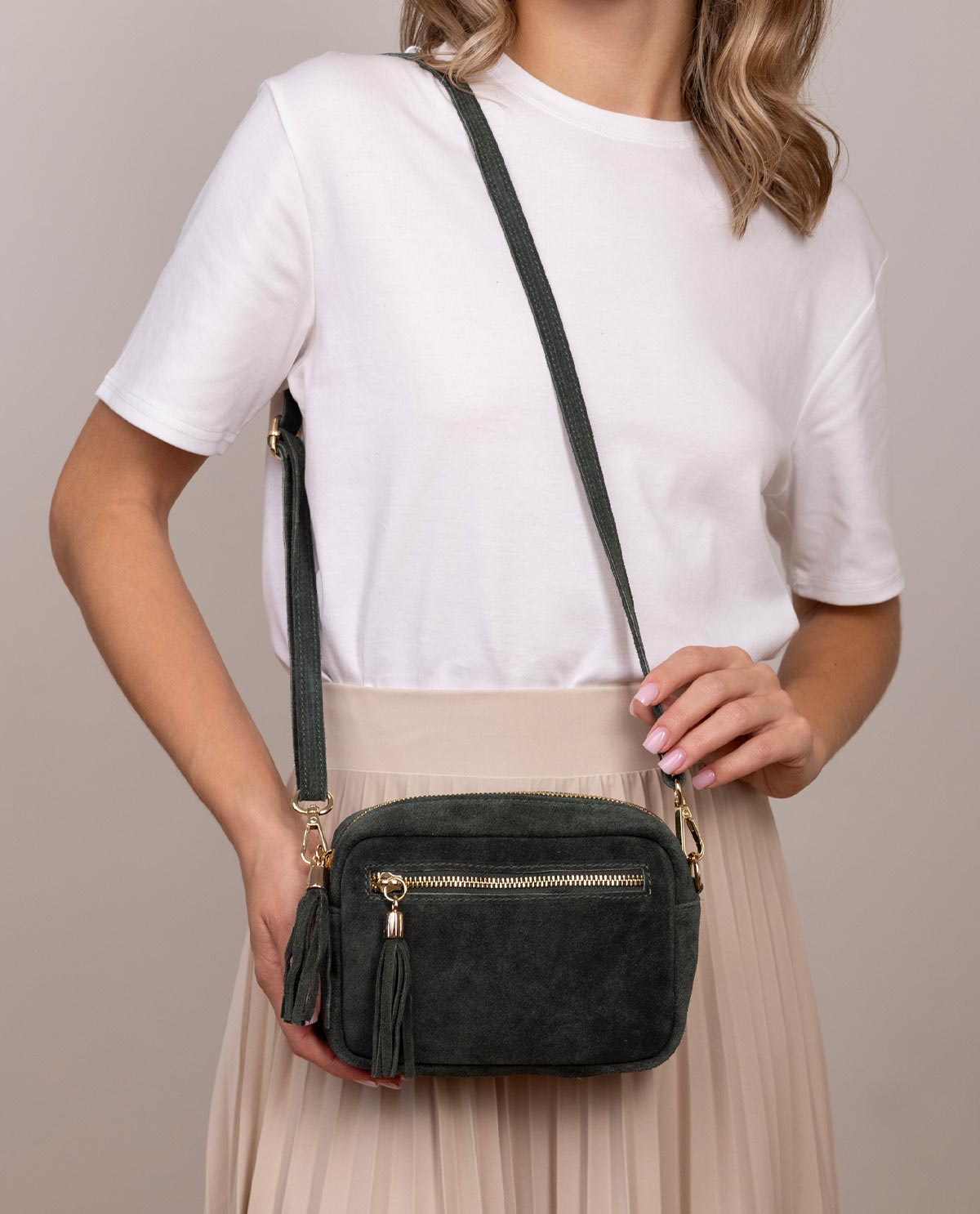 gusti-leder-cariba-umh-ngetasche-aus-leder-mit-rei-verschluss image 1