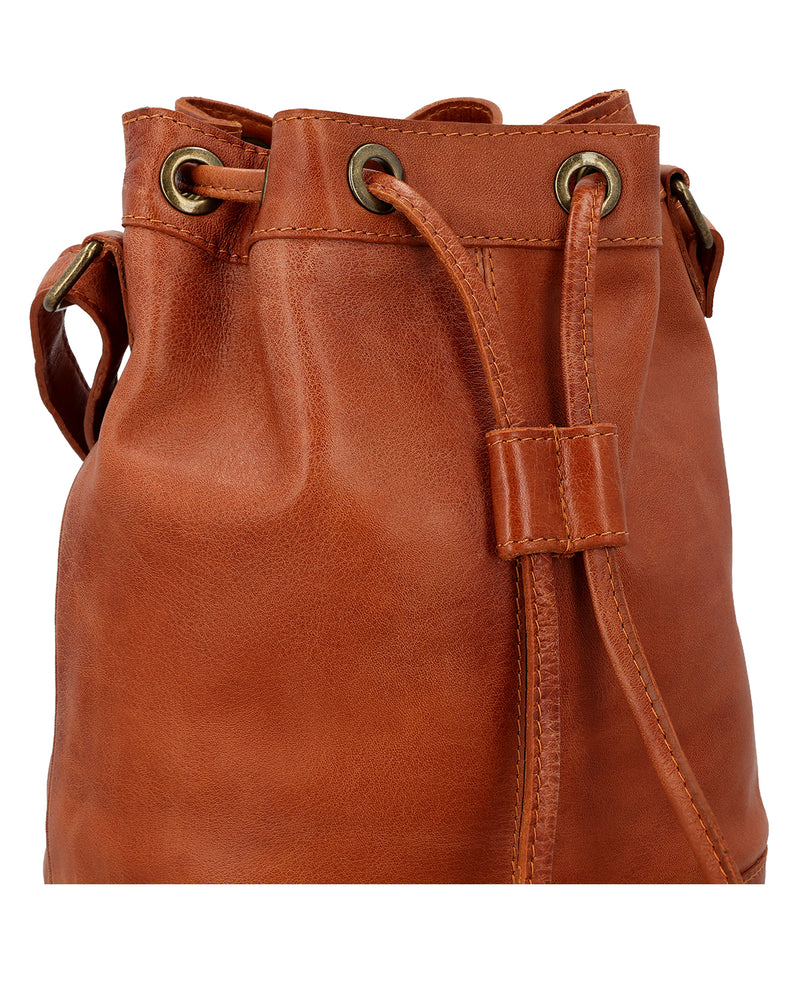 gusti-leder-ivy-leder-beuteltasche-bucket-vintage-design image 2