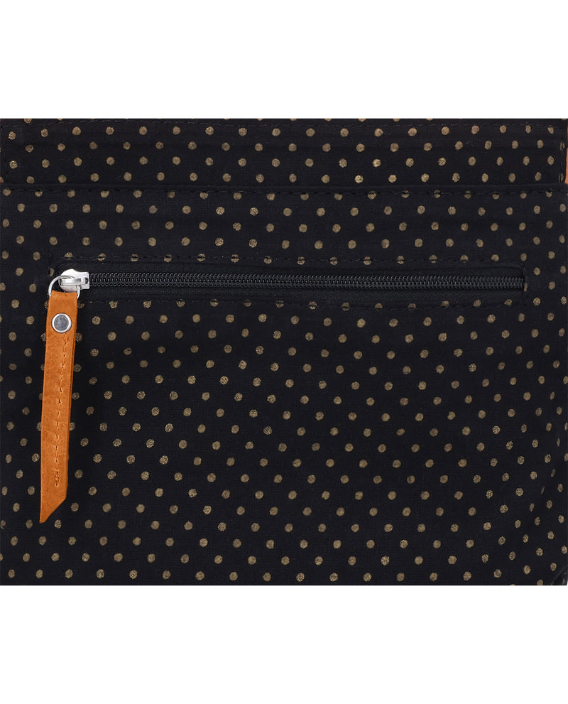 gusti-leder-benja-kleine-leder-handtasche-zum-umh-ngen image 3