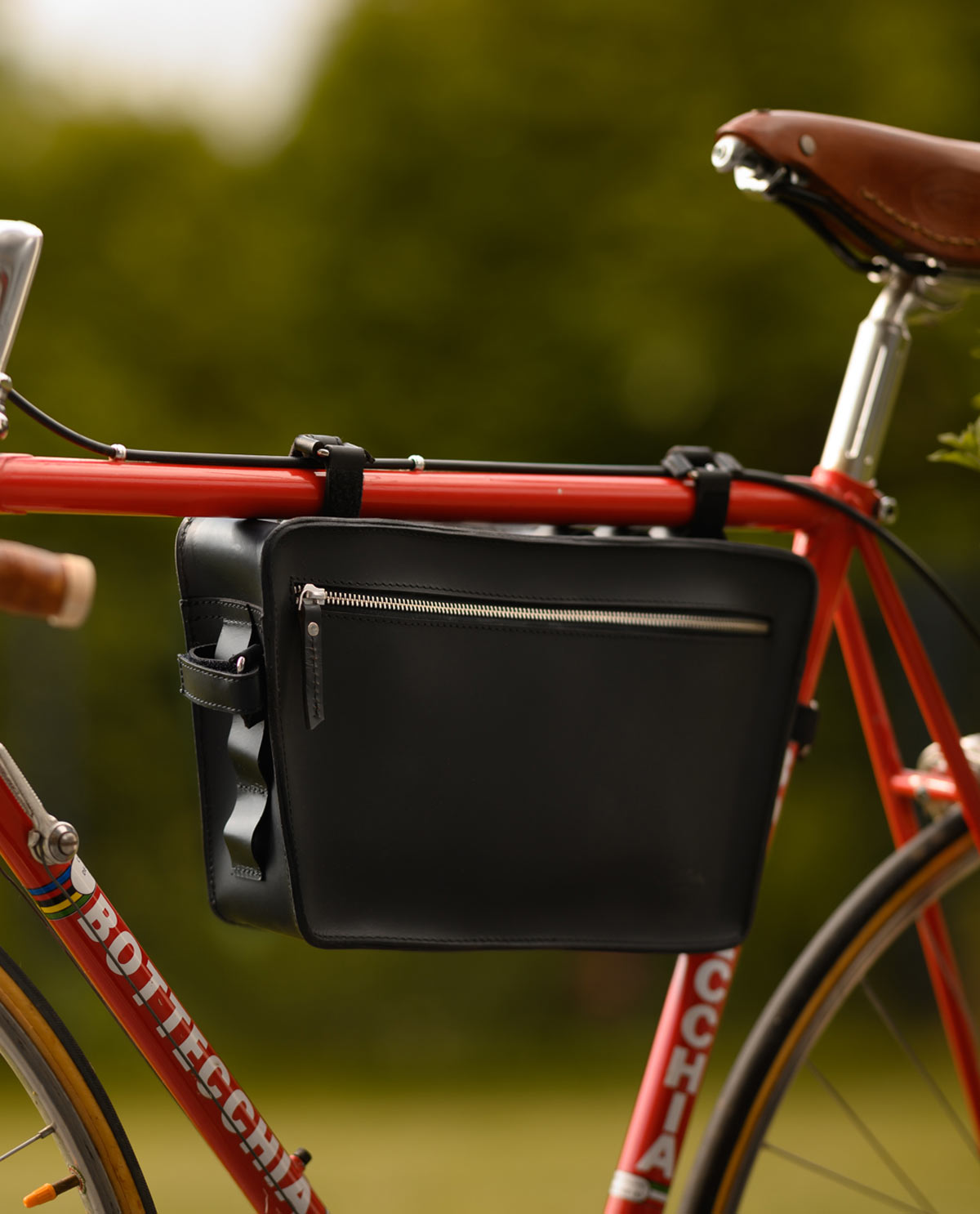 gusti-leder-alois-de-h-fahrradtasche-rahmentasche-b-ffelleder image 1
