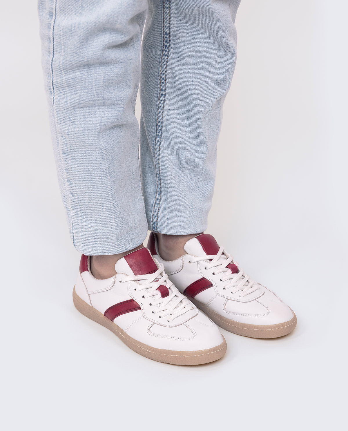 gusti-leder-charline-damen-sneaker-wei-leder-mit-roten-akzenten image 4